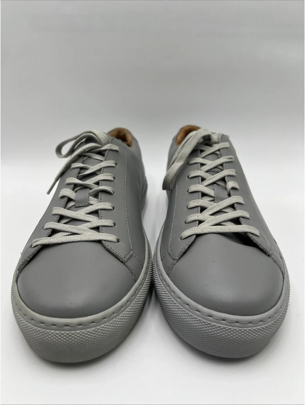 Men’s Saks Fifth Avenue gray minimalist leather sneakers Low Too Size 10.5